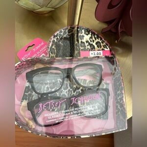 Betsey JohnsonSquare Set t 2 Reading Glasses +2.00 With chain
